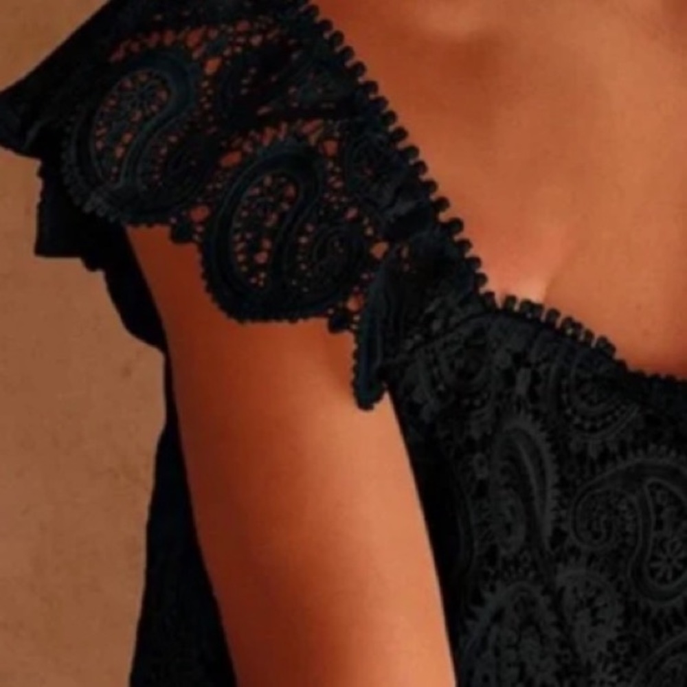 Boho Paisley Lace Crochet Ruffle Tank Top - Picture 4 of 5